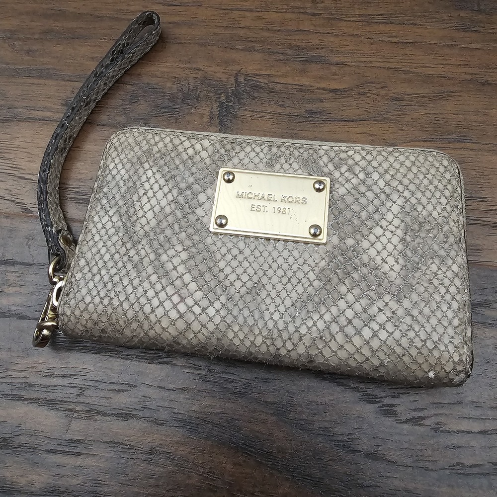 Michael Kors Animal Print Snake Wallet Wristlet Gray Gold Hardware‎ Zip